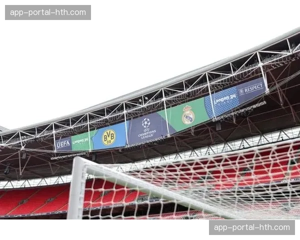 欧冠决赛场馆温布利球场完成赛前最后检修