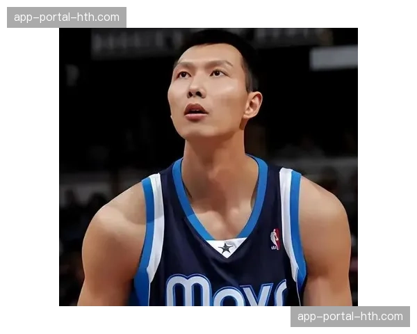 易建联现身东莞篮球中心观战,镜头多次给到这位功勋老将 易建联现身东莞篮球中心观战,镜头多次给到这位功勋老将