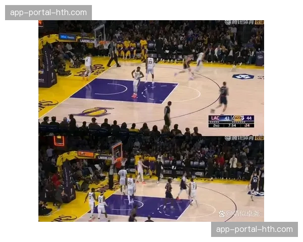 快船湖人同城德比半场战报:利用失误得分对比为15-4